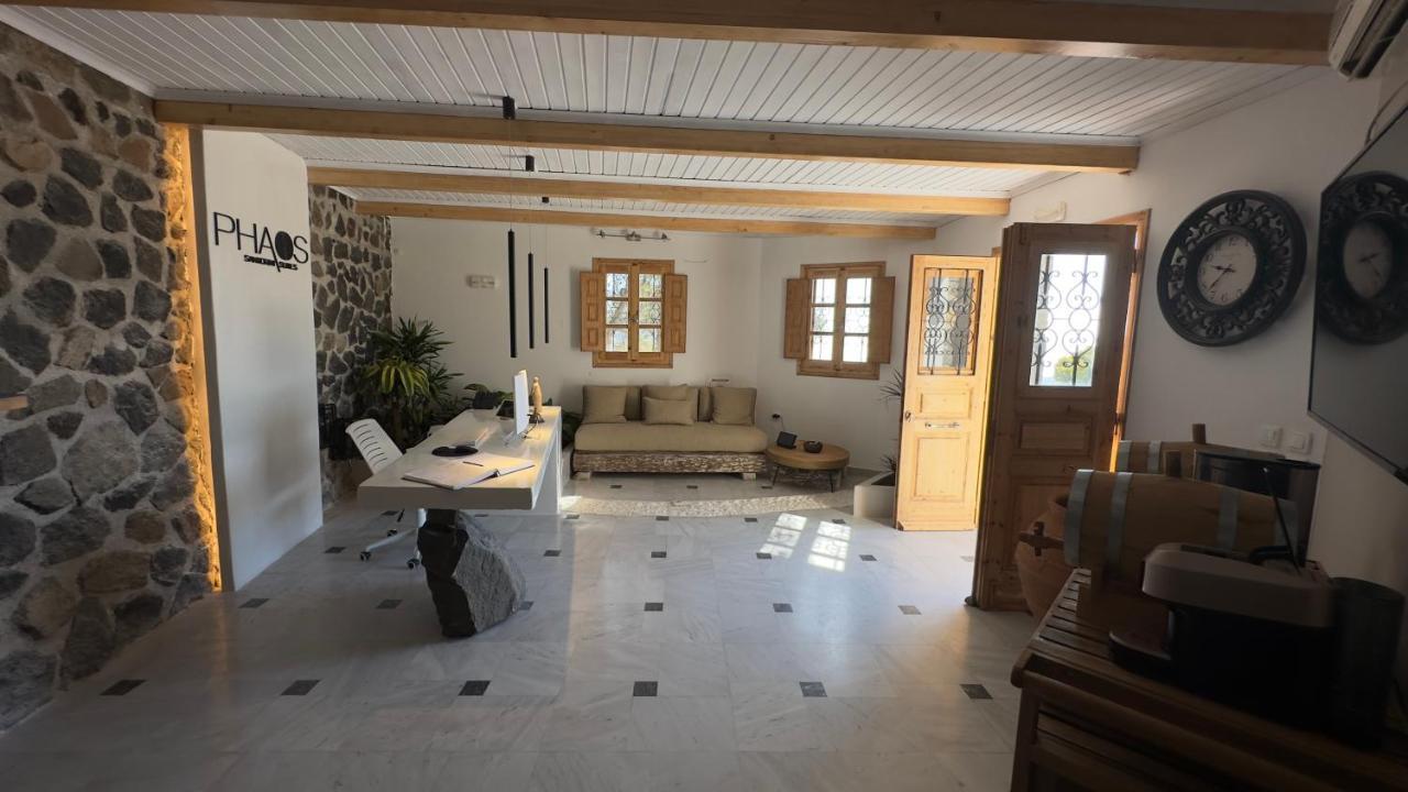 Phaos Santorini Suites Имеровигли Екстериор снимка