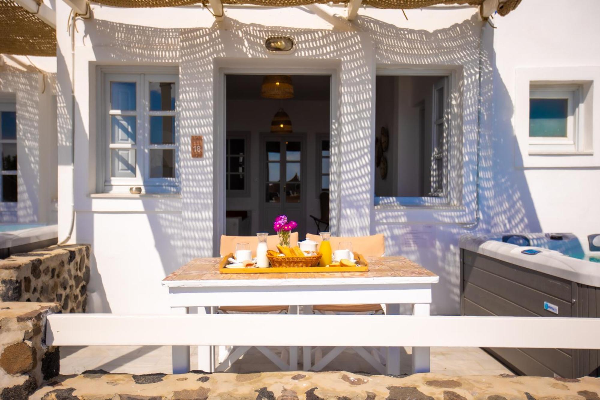 Phaos Santorini Suites Имеровигли Екстериор снимка